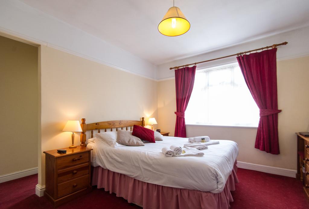 Kidwells House Hotel Hereford Room photo