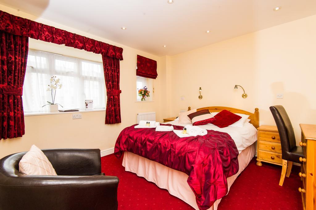 Kidwells House Hotel Hereford Room photo