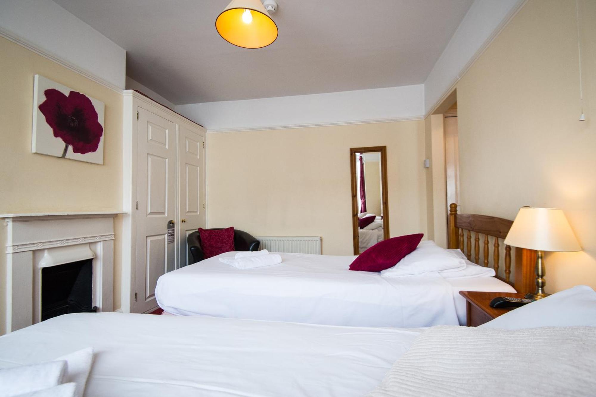 Kidwells House Hotel Hereford Room photo